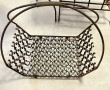 Lot comprenant un panier porte-revues en