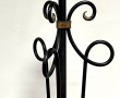 Pied de lampadaire en fer forgé à décor 