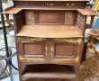 Buffet Art Nouveau en chataigner décoré 