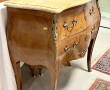 Petite commode de style Louis XV en marq