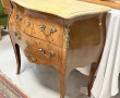 Petite commode de style Louis XV en marq