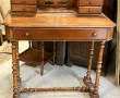 Petit bureau en merisier ouvrant à 1 tir