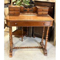 Petit bureau en merisier ouvrant à 1 tir