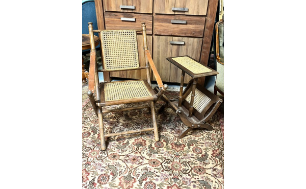 Fauteuil pliant en cannage et lanières d