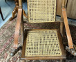 Fauteuil pliant en cannage et lanières d