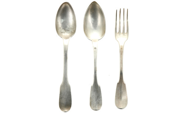 Lot de 2 cuillères et une fourchette en 
