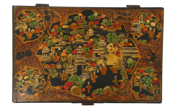CHINE - Coffret en laque à décor de pays