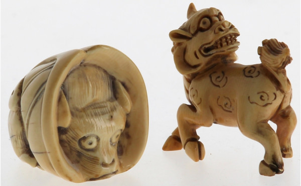 CHINE Xxème - Lot de 2 netsukés à thème 