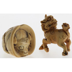 CHINE Xxème - Lot de 2 netsukés à thème 