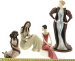 4 figurines féminines en résine dont "Co