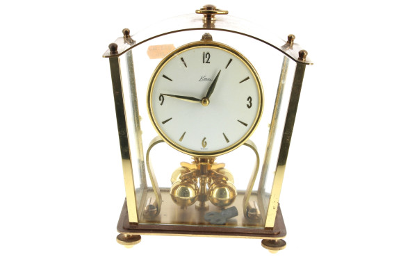 Pendulette en médal doré et balancier ro