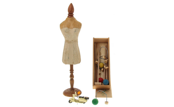 Lot comprenant un jeu de croquet de tabl