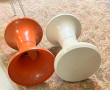 2 tabourets type diabolo orange et blanc