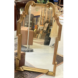Miroir encadrement doré de forme mouveme