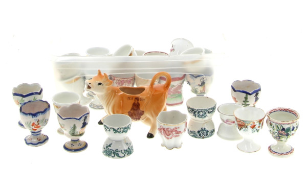 Petite collection de coquetiers en faïen