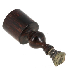 Cachet en argent avec armoiries, bois et
