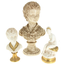 3 statuettes en plâtres dont 2 enfants d