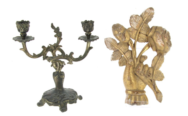 Bois sculpté et doré figurant une main t