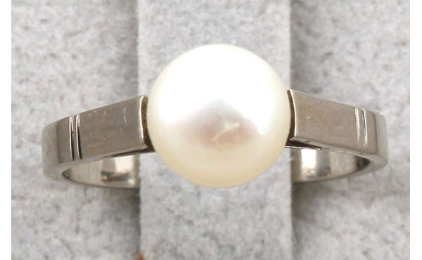 Bague en or gris 18 carats, poinçon tête