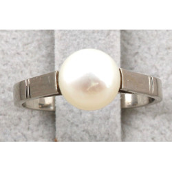 Bague en or gris 18 carats, poinçon tête