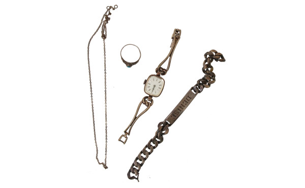 Lot comprenant une gourmette en argent, 