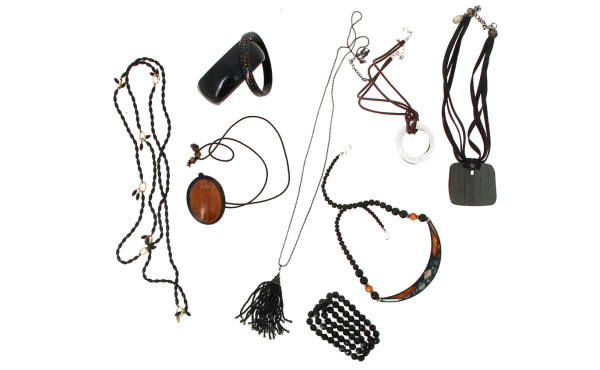 Un lot de bijoux fantaisie : 6 colliers 