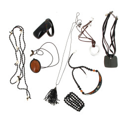 Un lot de bijoux fantaisie : 6 colliers 