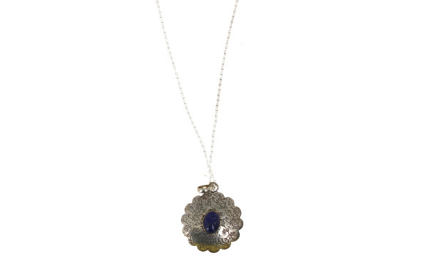 Pendentif en argent et lapis lazuli, sur