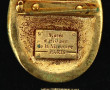 Broche en métal doré, reproduisant les a