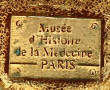 Broche en métal doré, reproduisant les a