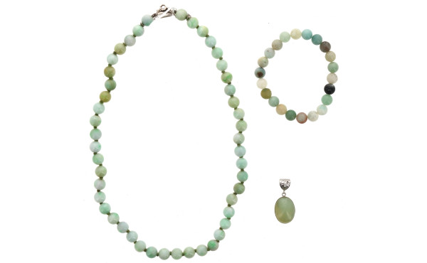 Lot de 3 bijoux pouvant former parure : 