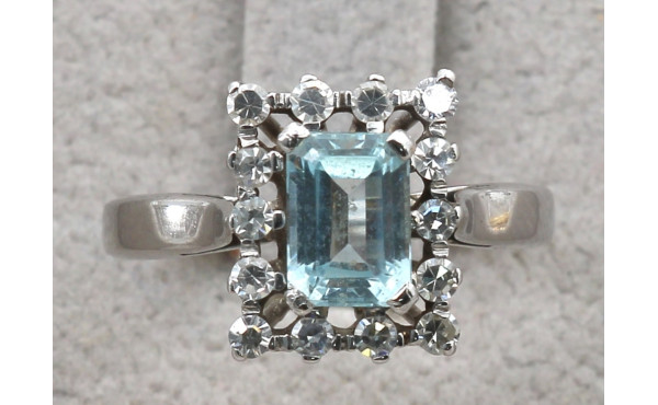 Bague en or gris 18 cts, poinçon tête d'