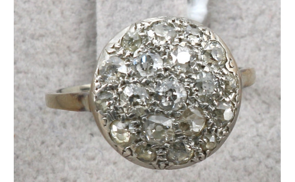 Bague ancienne en or sertie d'un pavage 