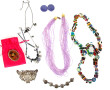 Lot de bijoux fantaisie dont paire de cl