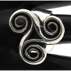 Importante bague en argent à motif d'un 