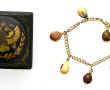 Bracelet en plaqué or agrémenté d'un pou