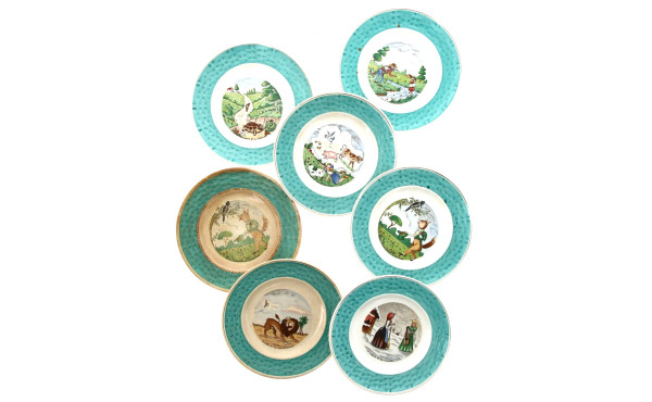 FABLES DE LA FONTAINE - 7 assiettes à de