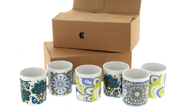 18 mugs en faîence anglaise décor inspir