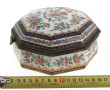 Coffret en porcelaine blanche, polychrom