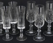6 flûtes en verre d'un modèle, 5 d'un au