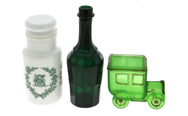 Coffret en verre en forme de vieille voi