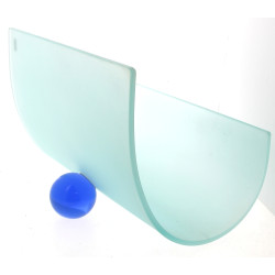 Porte-revue design en verre conçu par TU