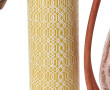 Vase en verre en forme d'amphore sur sup