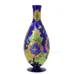 Vase en verre bleu à décor émaillé de fl