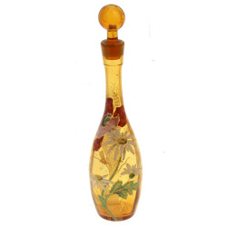 Carafe circa 1900 en verre ambre à décor