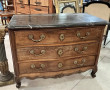 Commode XVIIIe en acajou, ouvrant à 3 ti