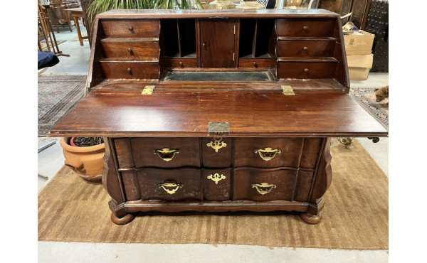Bureau de pente XVIIIème en acajou et pl