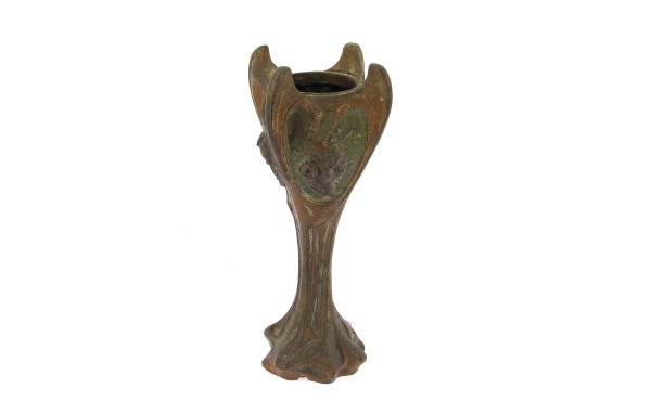 Vase en régule ART NOUVEAU à décor flora