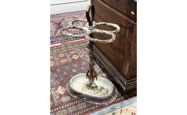 Porte-parapluie en fonte (usures d'usage