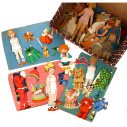 Figurines en carton découpé des années 2